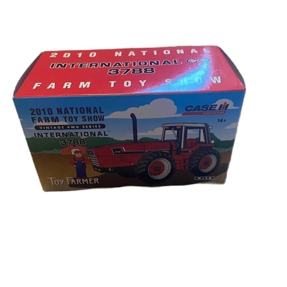 2010 National Farm Toy Show VINTAGE 4WD SERIES INTERNATIONAL 3788 Tractor Red